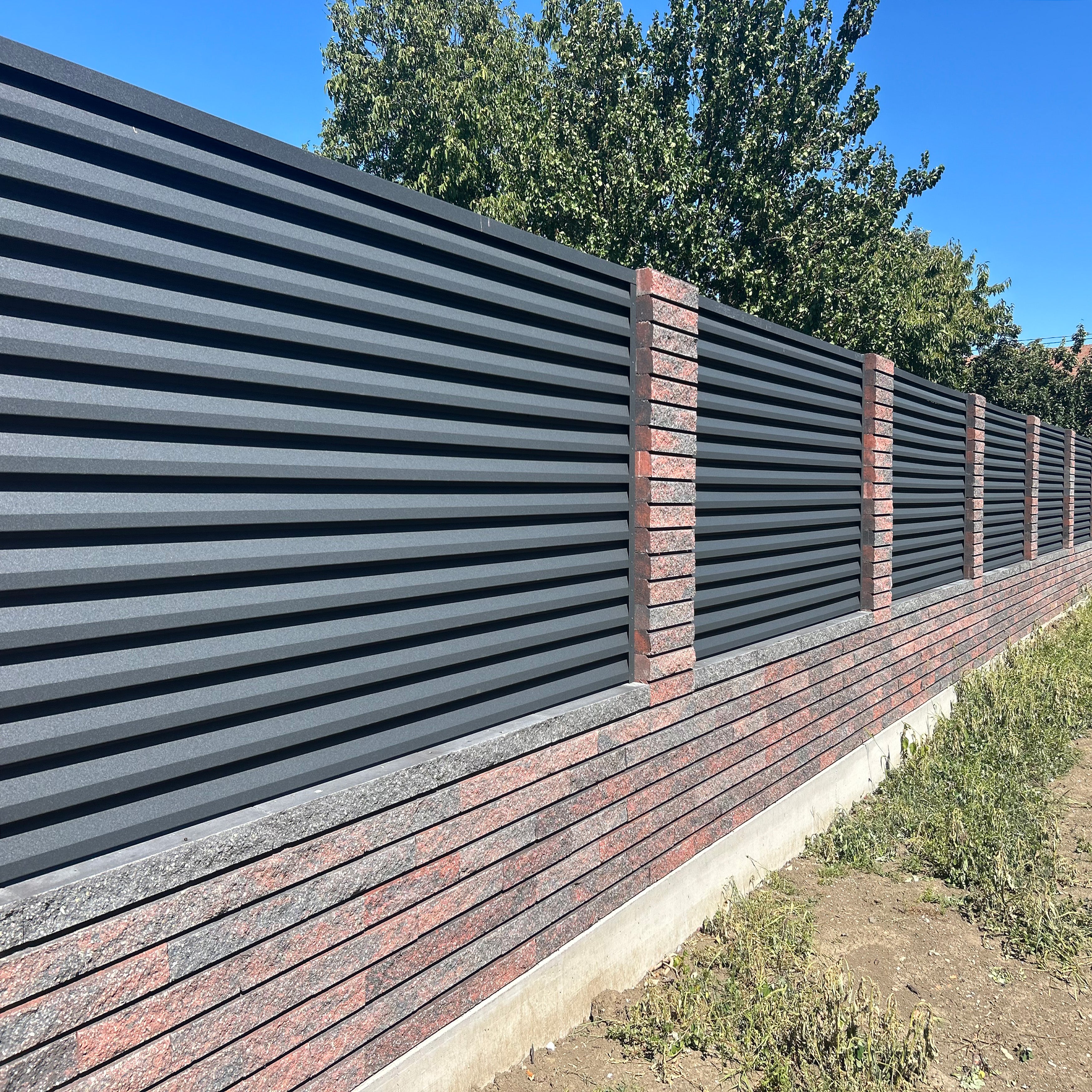 gard jaluzea atlas combinat cu zid piatra design exterior curte