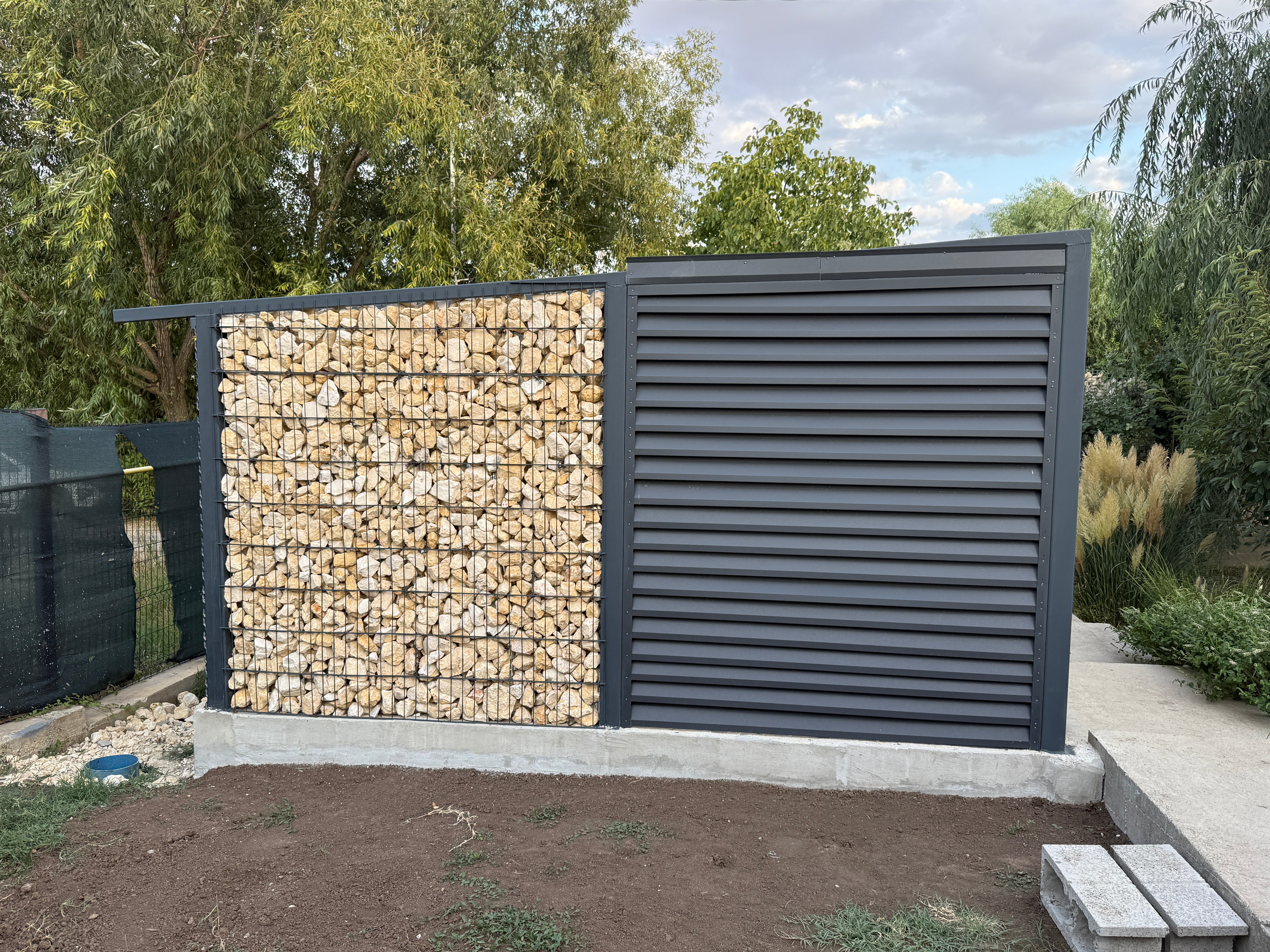gard jaluzea atlas combinat cu zid piatra gabion design exterior curte
