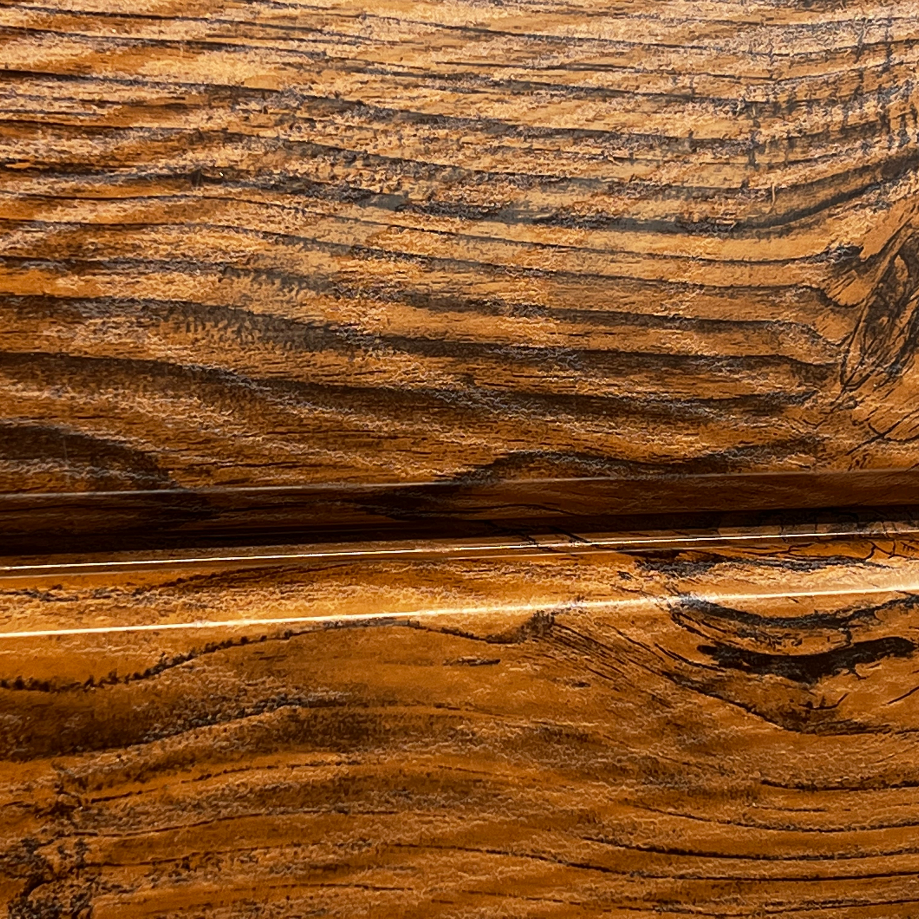 Lambriu Metalic Drept Jupiter, Nuc