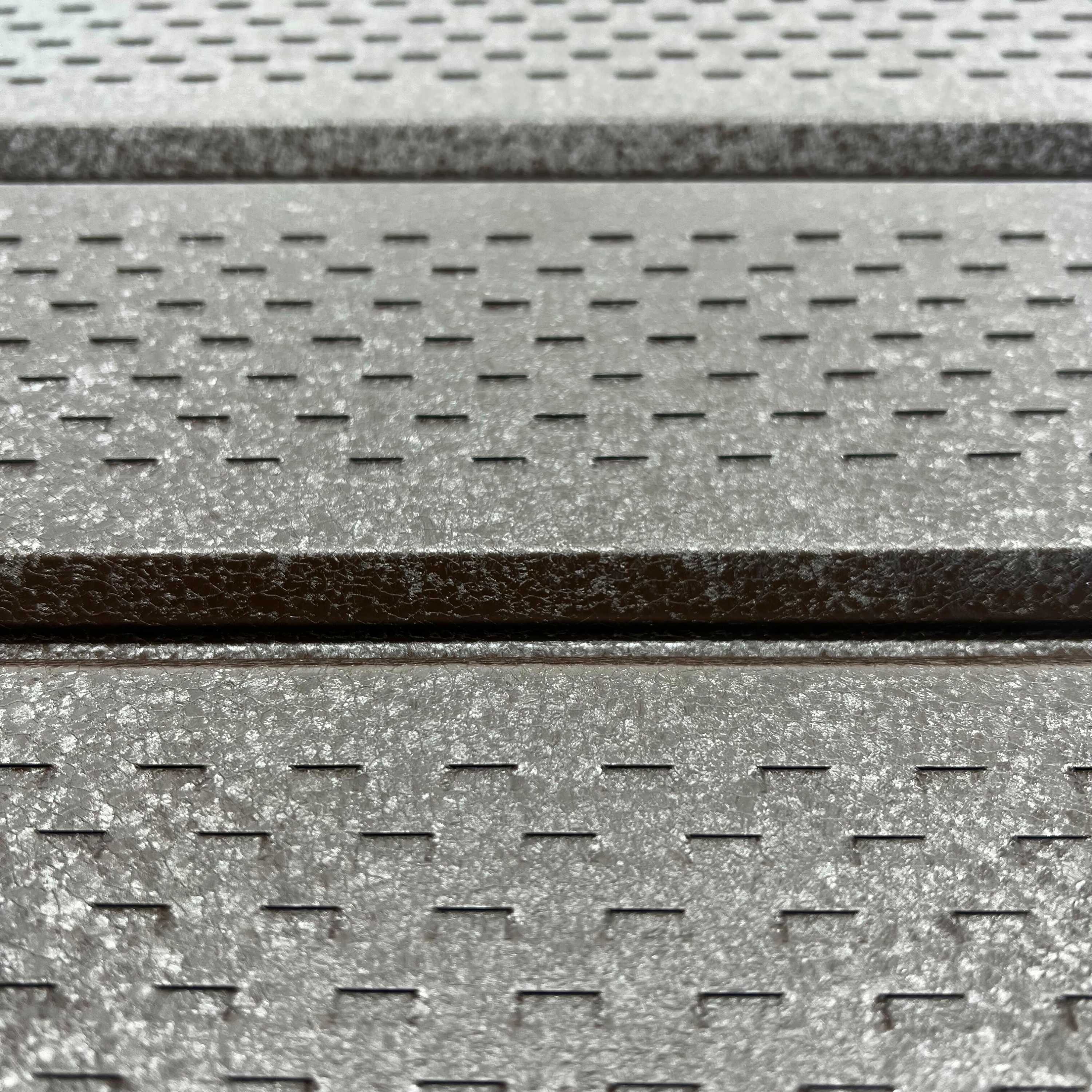 Saturn | Lambriu Perforat | Maro Cedru | RAL 8019