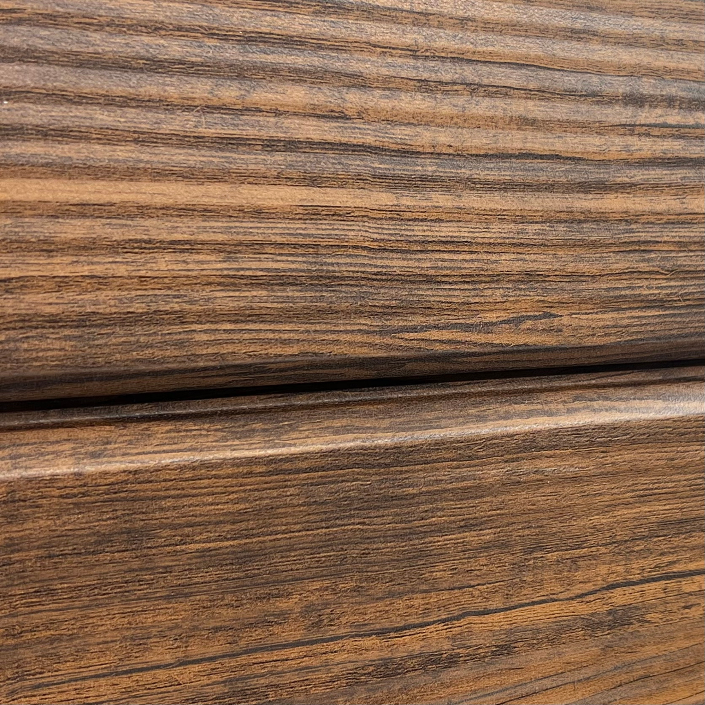 Lambriu Metalic Striat Venus, Mahon