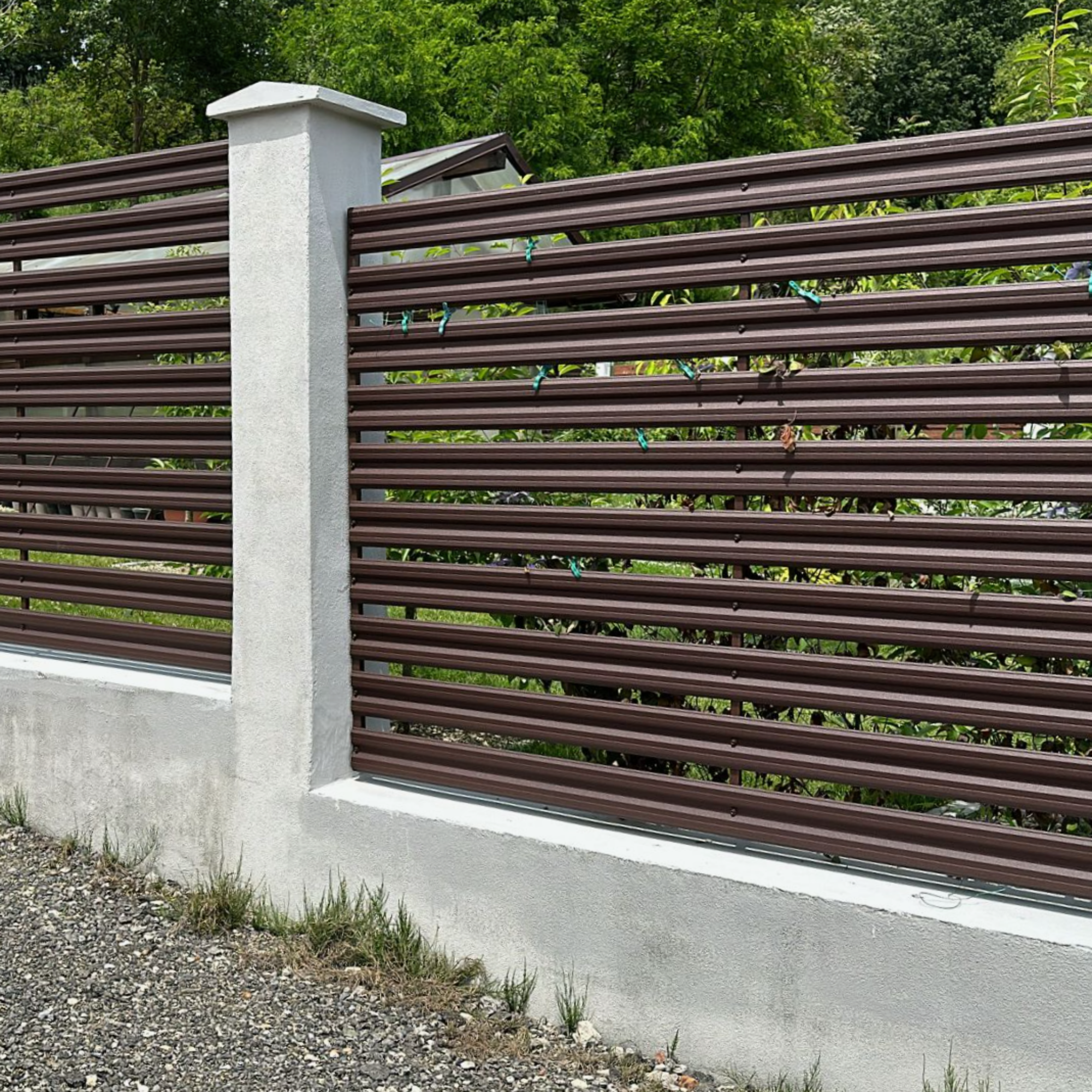 Șipcă Metalica pentru Gard de Lunga Durata - 50 Ani Fara Rugina sau Șipcă Metalica pentru Gard de Lunga Durata - 50 Ani Fara Rugina sau