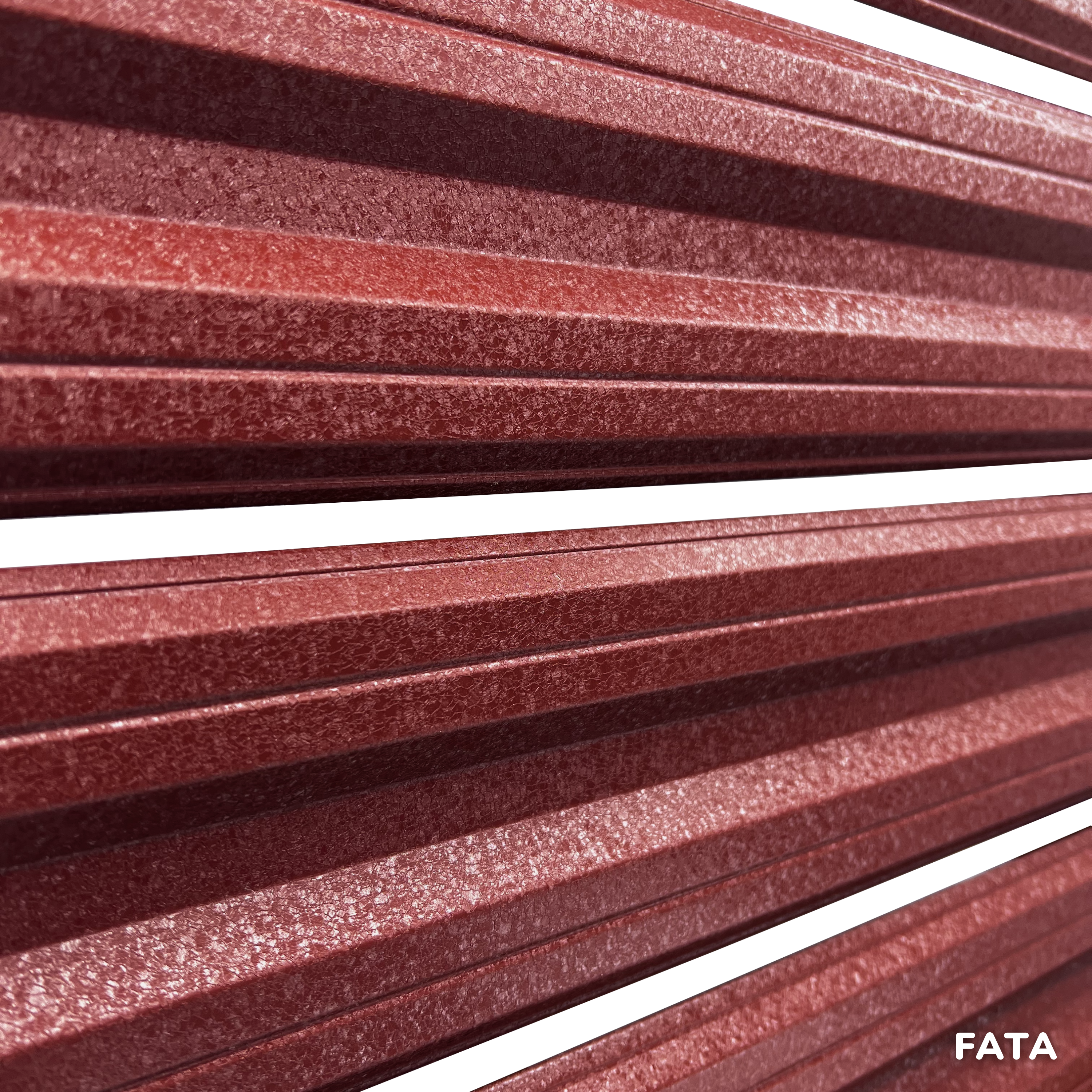 Prim-plan al modelului SIMETRICA Sipca Metalica cu finisaj de Hi-Mat în culoare Cărămidă Roșie RAL 3009, disponibil pe www.sipca.ro, fabricat de Top Profil Sistem.