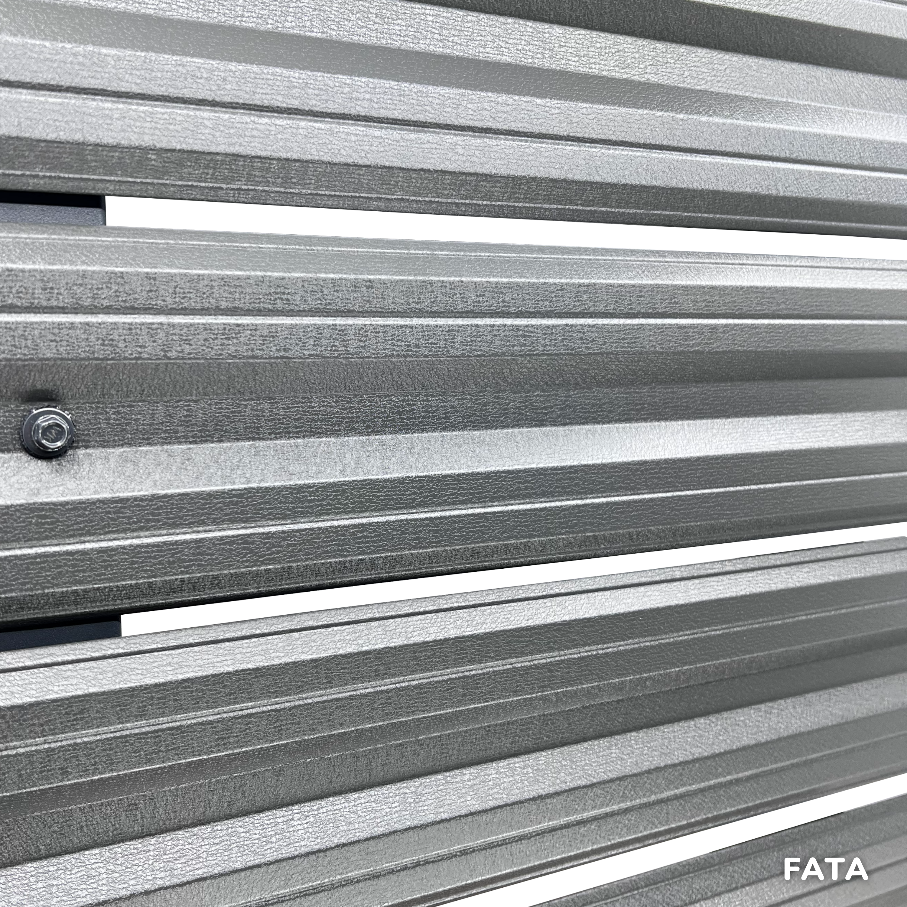 Prim-plan al modelului SIMETRICA Sipca Metalica cu finisaj de Mat în culoare Gri Grafit, disponibil pe www.sipca.ro, fabricat de Top Profil Sistem.