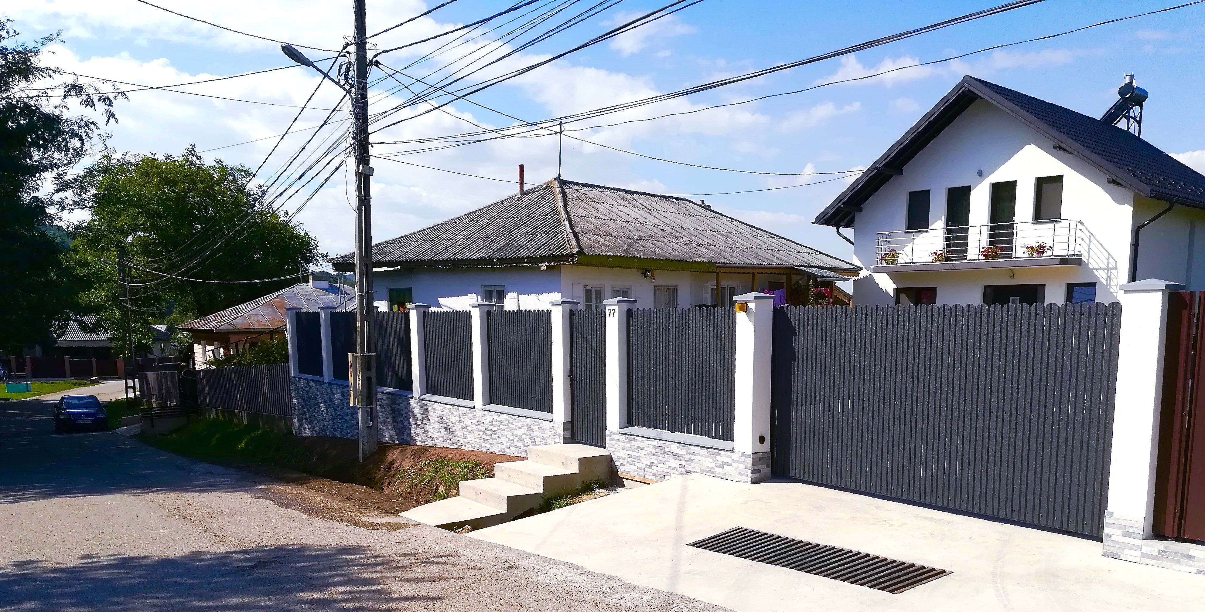 Prim-plan al modelului TISA Sipca Metalica cu finisaj de Hi-Mat în culoare Gri Perlat, RAL 7024, disponibil pe www.sipca.ro, fabricat de Top Profil Sistem.