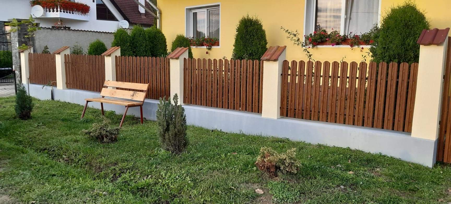 Prim-plan al modelului TISA Sipca Metalica cu finisaj de Imitație Lemn Dublu în culoare Nuc Striat Dublu, disponibil pe www.sipca.ro, fabricat de Top Profil Sistem.