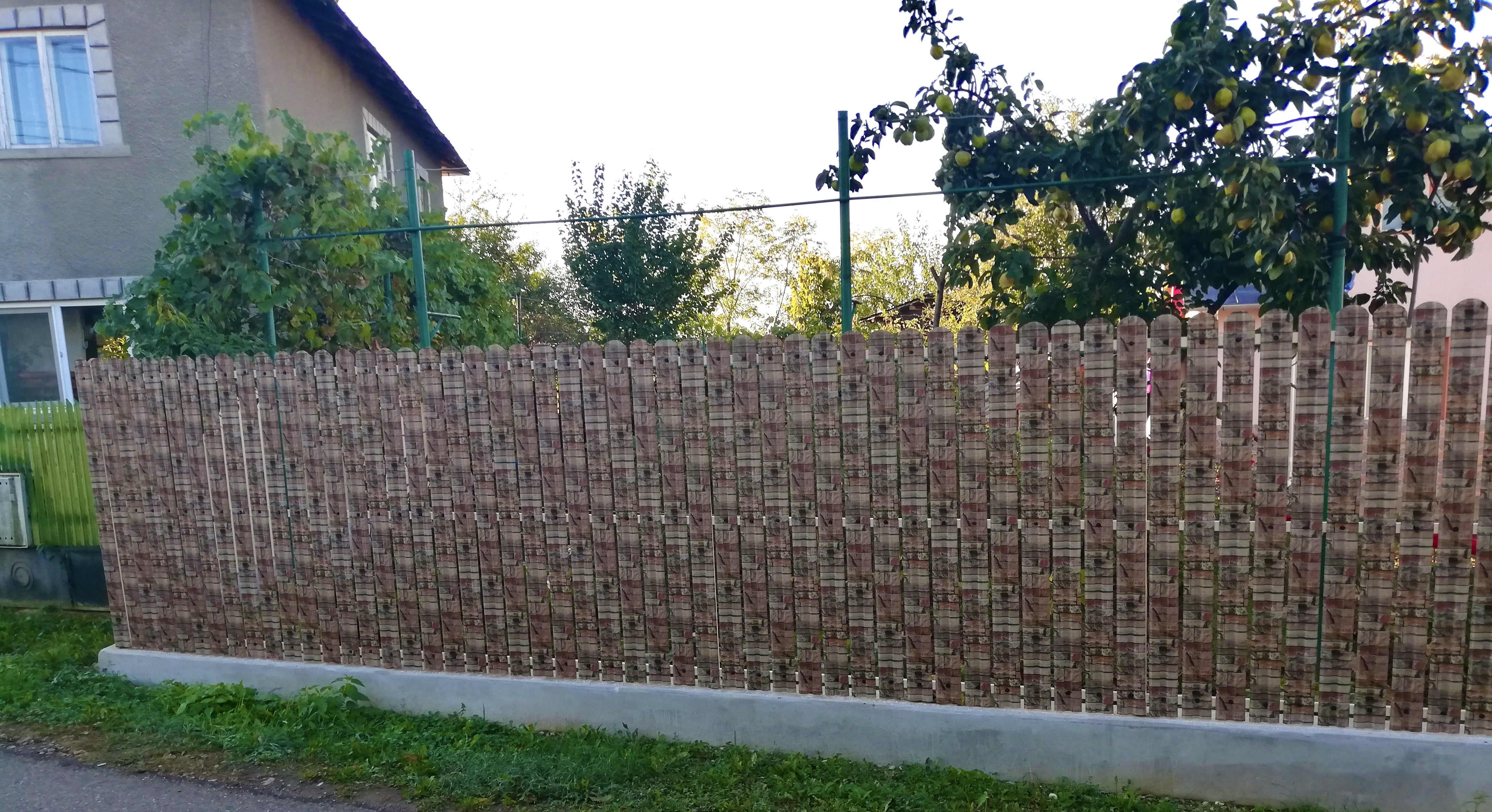 Prim-plan al modelului TISA Sipca Metalica cu finisaj de Imitație Piatra în culoare Zid Granit, disponibil pe www.sipca.ro, fabricat de Top Profil Sistem.