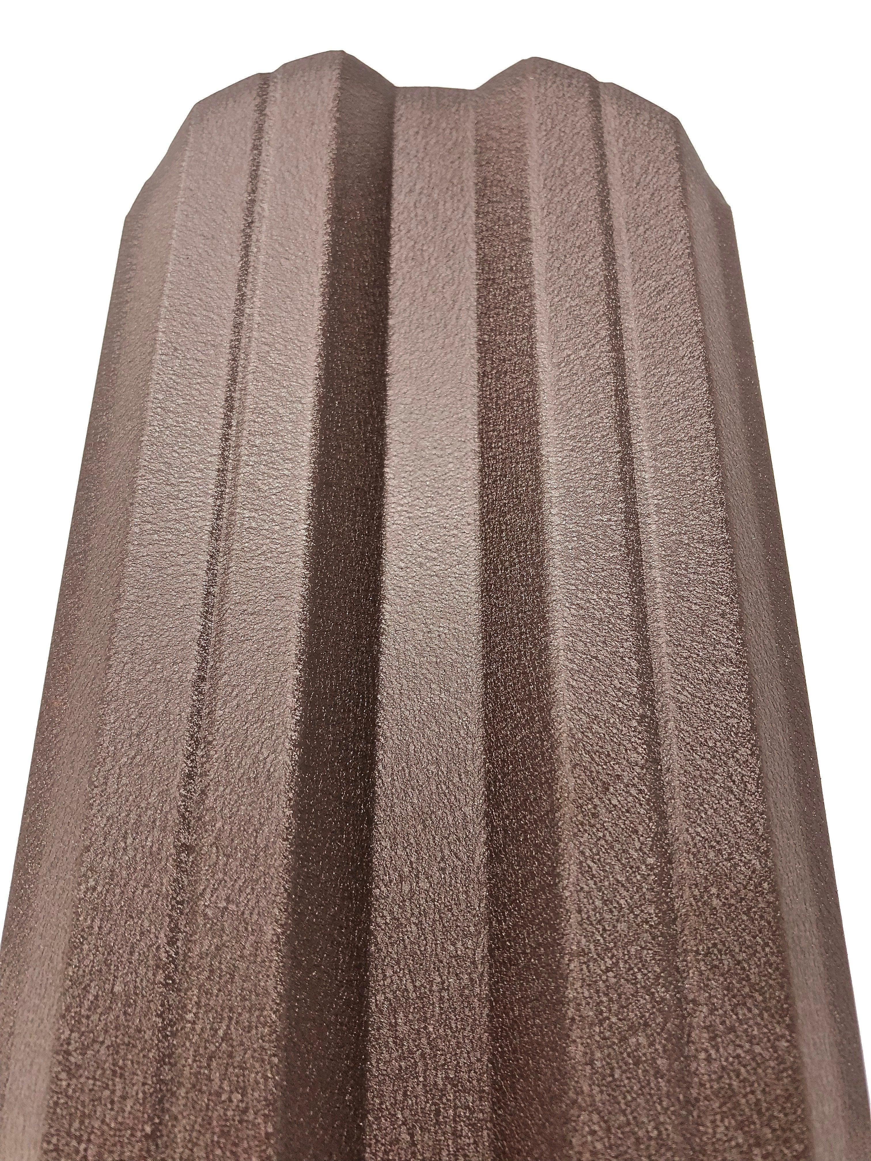 Prim-plan al modelului TISA Sipca Metalica cu finisaj de Mat Dublu în culoare Maro Ciocolata Dublu RAL 8017, disponibil pe www.sipca.ro, fabricat de Top Profil Sistem.