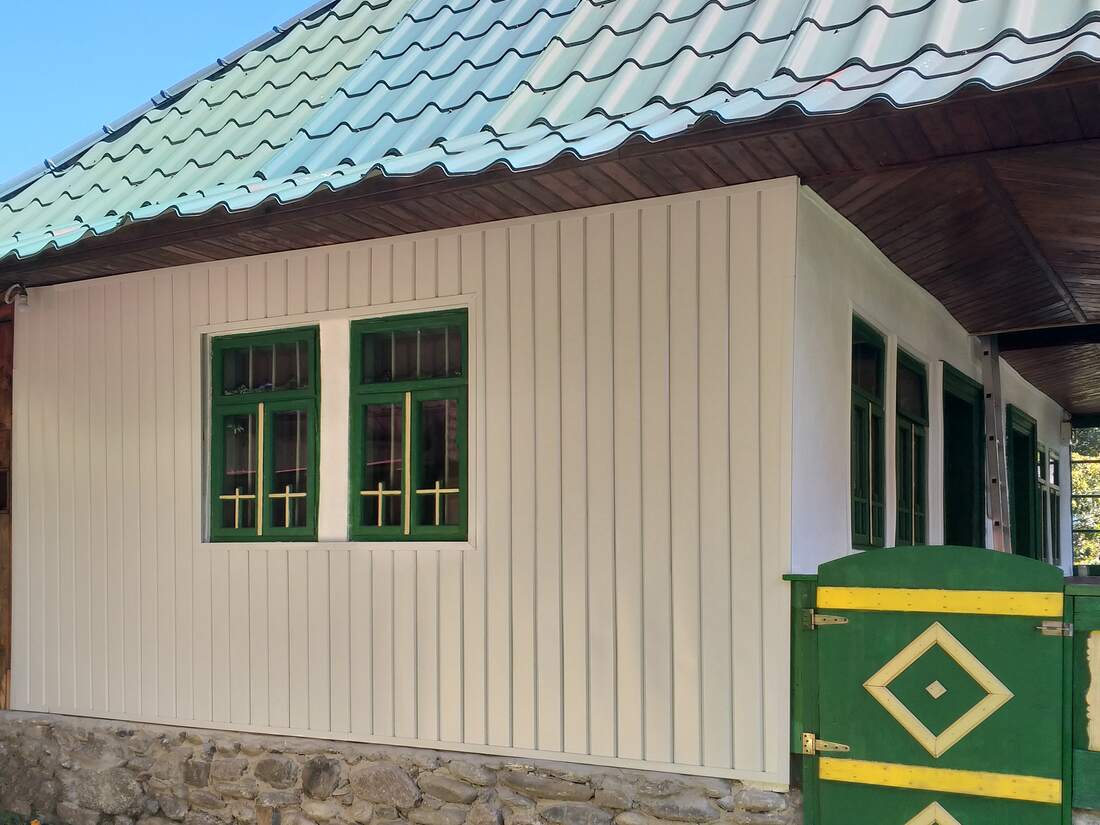 Lambriu metalic în culoarea Alb Alpin, fotografie reală de la un client